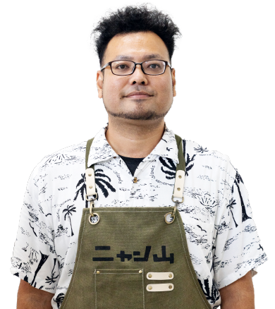 琉球張子工藝老師赤嶺泰宏微笑的照片